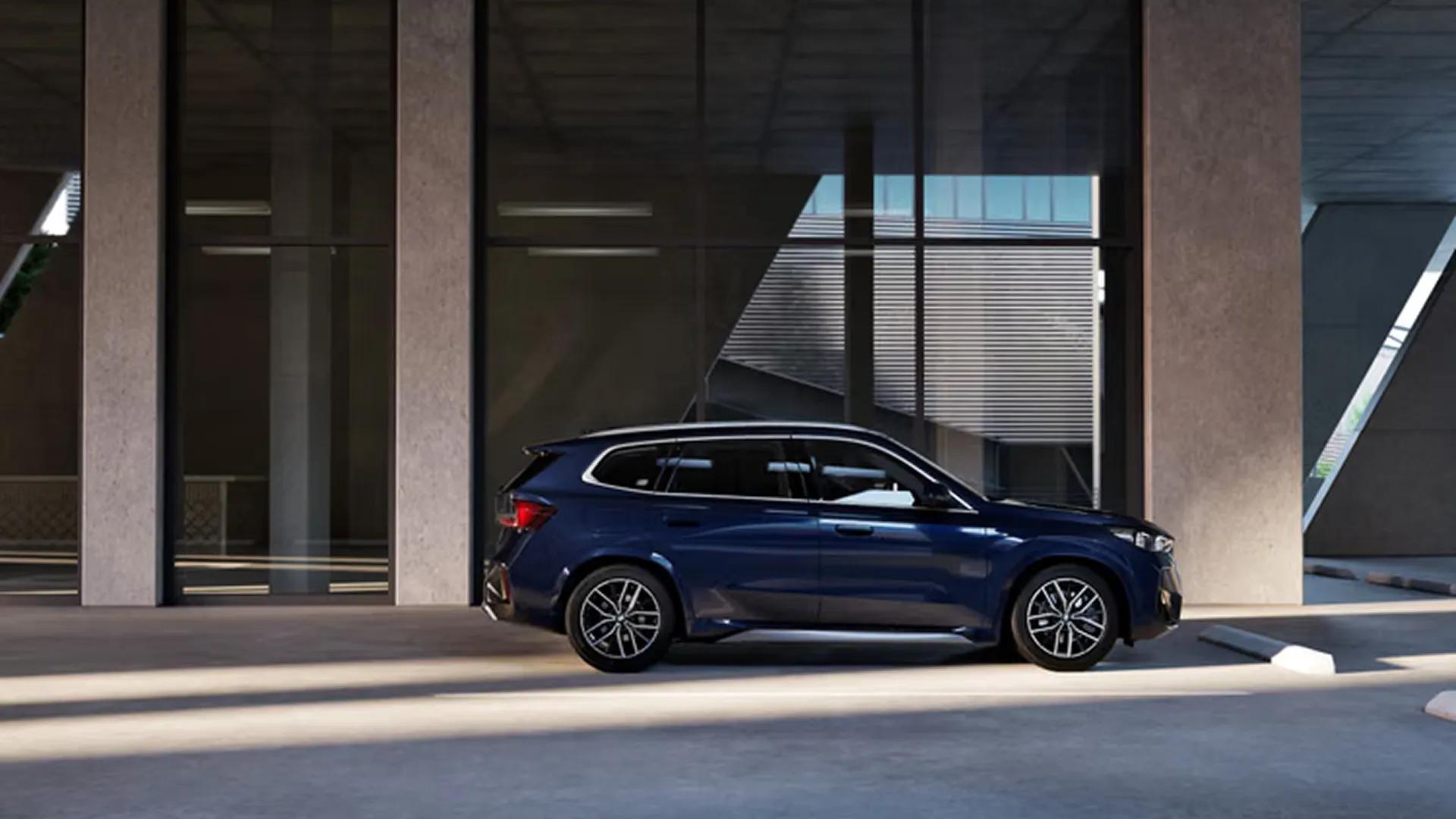 BMW iX1 Long Wheelbase Gets New Color and Upholstery Options